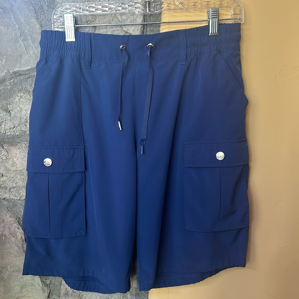 Lorna Jane size small Bermuda ahorts